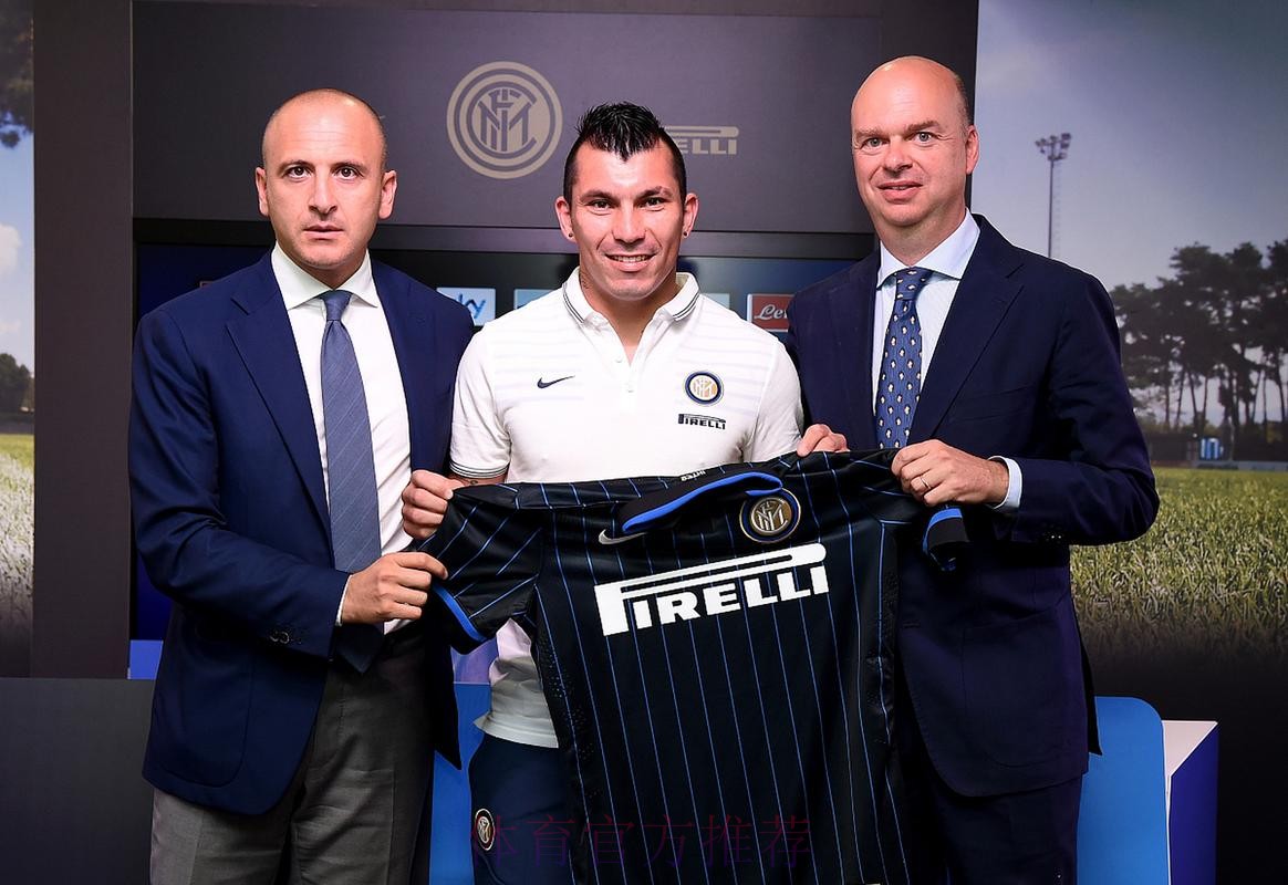 曝热刺与皇马谈判租借贝尔 经纪人:他仍深爱这里 曝热刺与皇马谈判租借贝尔 经纪人:他仍深爱这里